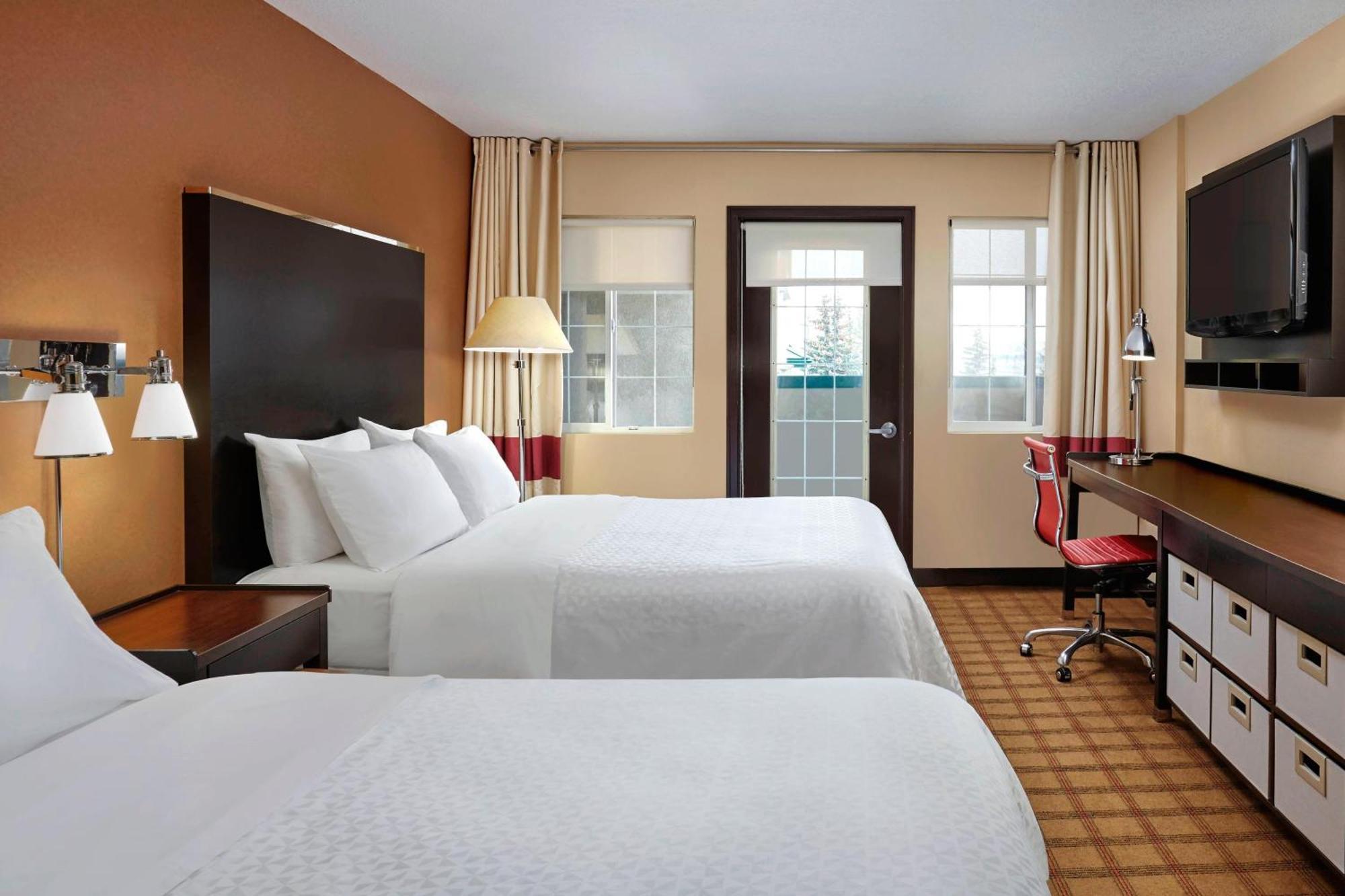Guest room, 2 Queen, Balcony